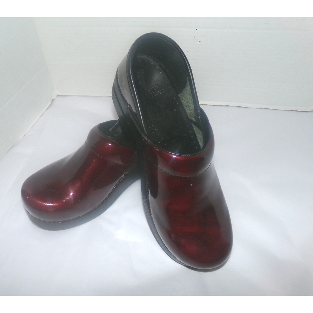 Dansko Professional Clogs Burgundy Red Patent Leather Shoes Womens 37